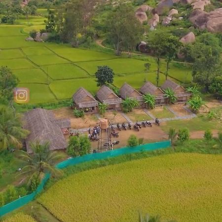 Om Shanti Om Home Stay & Cafe هامبي المظهر الخارجي الصورة