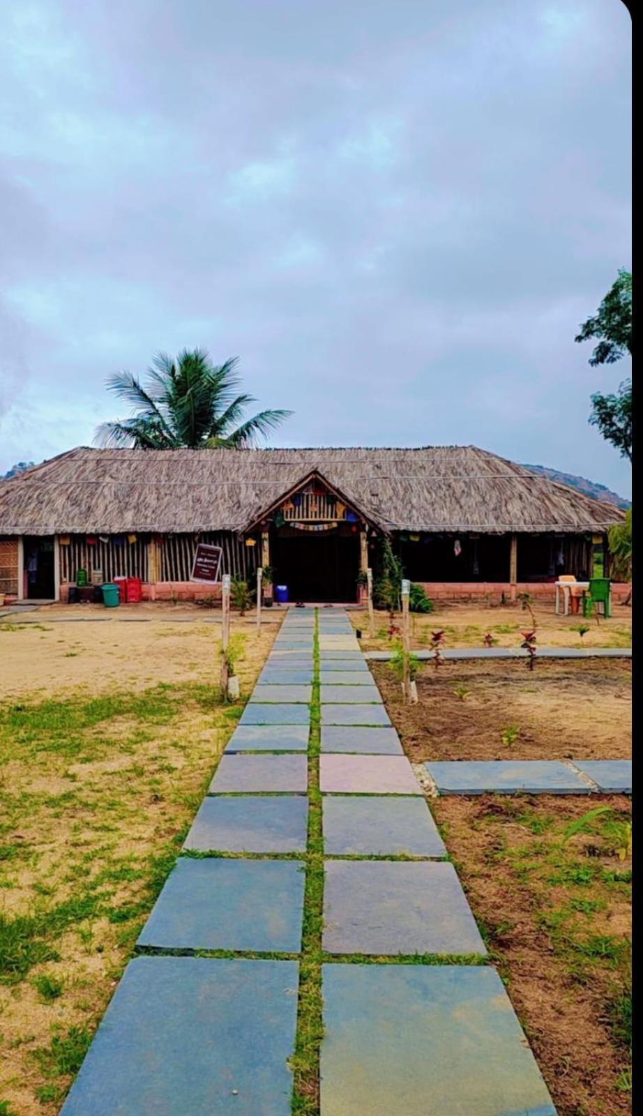 Om Shanti Om Home Stay & Cafe هامبي المظهر الخارجي الصورة