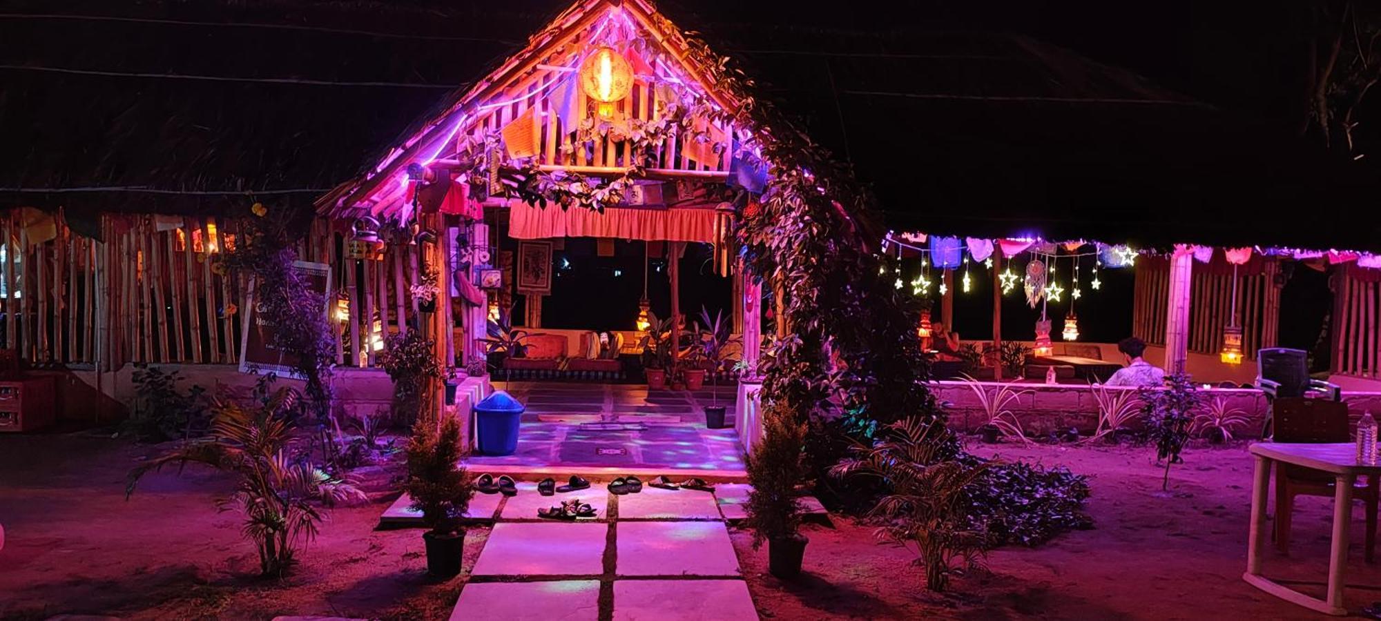 Om Shanti Om Home Stay & Cafe هامبي المظهر الخارجي الصورة