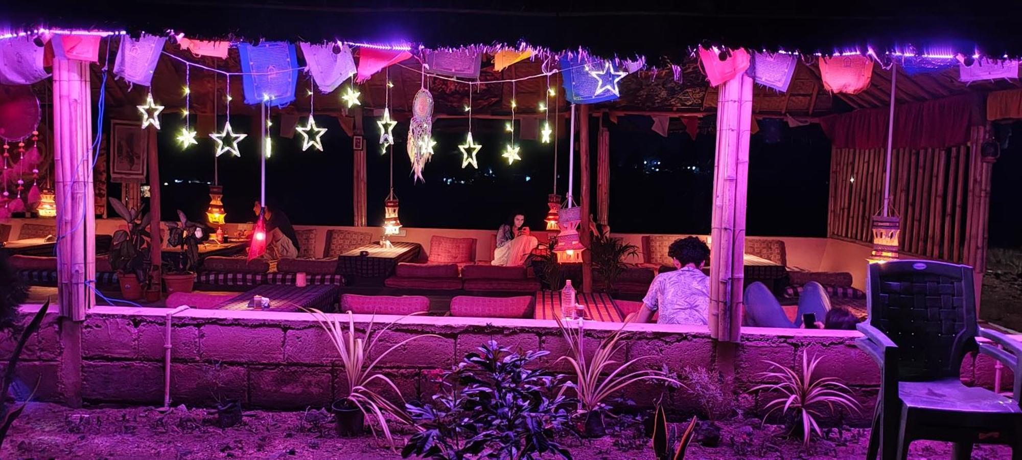 Om Shanti Om Home Stay & Cafe هامبي المظهر الخارجي الصورة