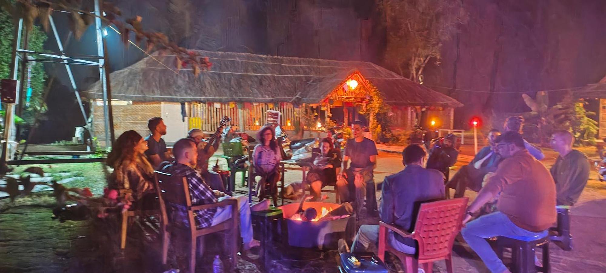 Om Shanti Om Home Stay & Cafe هامبي المظهر الخارجي الصورة