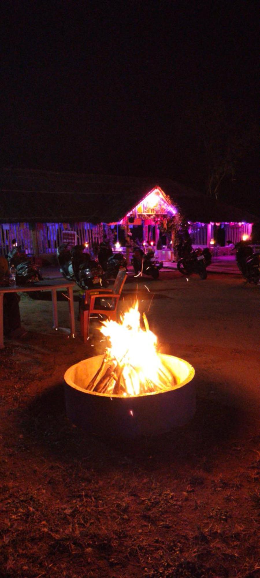 Om Shanti Om Home Stay & Cafe هامبي المظهر الخارجي الصورة