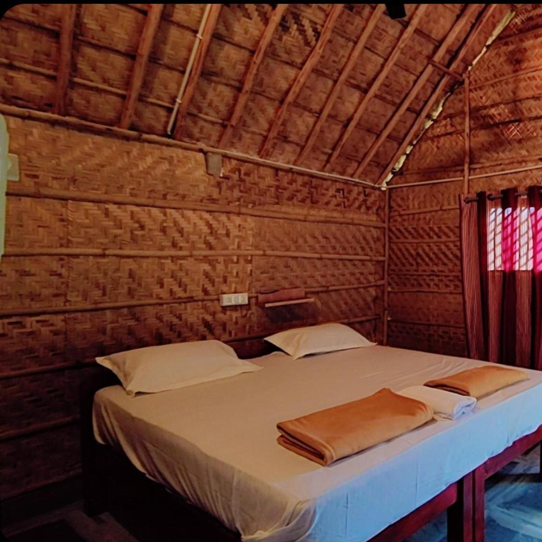 Om Shanti Om Home Stay & Cafe هامبي المظهر الخارجي الصورة